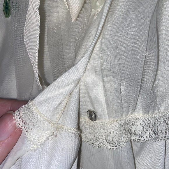 Vintage 1950s or 1960s Authentic Laros Peignoir with Flower Appliqués - Picture 8 of 8